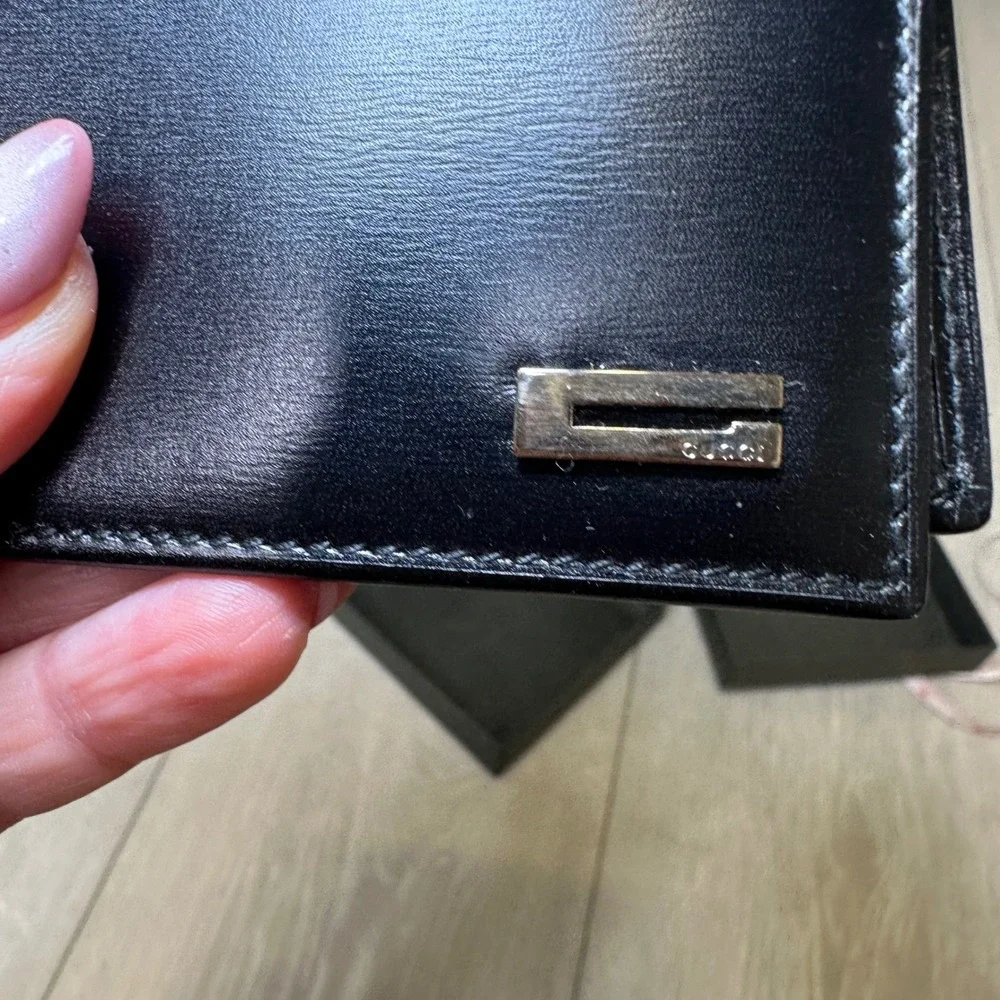New in box Gucci mens authentic black leather bifold wallet luxury designer slim